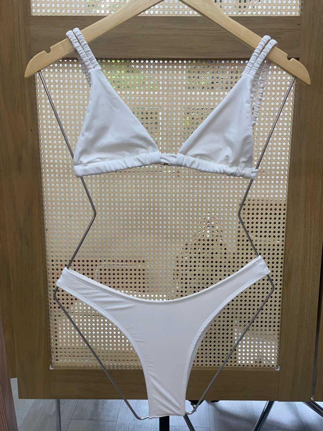 CONJUNTO LIVIA OFF WHITE BASICS